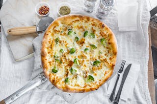 Chick & Broccoli White Pizza