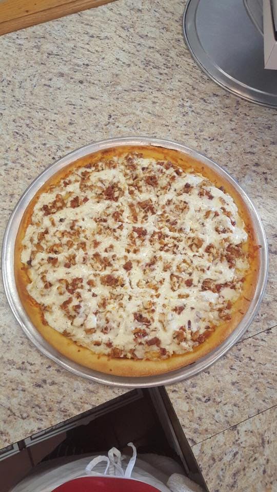 Buffalo Chicken Round Pizza