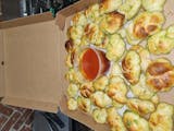 GARLIC KNOTS