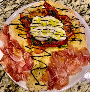 Prosciutto e Burrata Pizza
