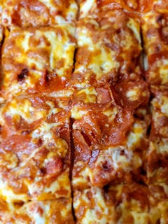 Pepperoni & Mozzarella Pizza