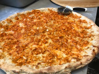 18" Chicken Pizza with Buffalo