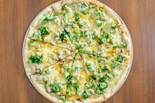 Chicken Alfredo Sauce with Broccoli Pizza