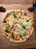 Chicken' Broccoli Pizza