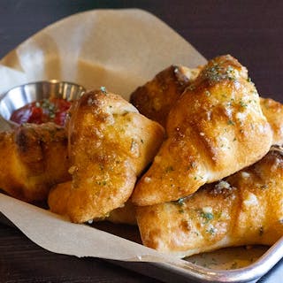 GARLIC KNOT
