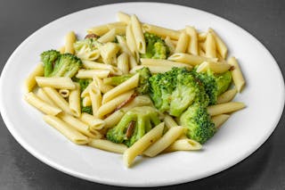Pasta with Broccoli, Garlic & Oil