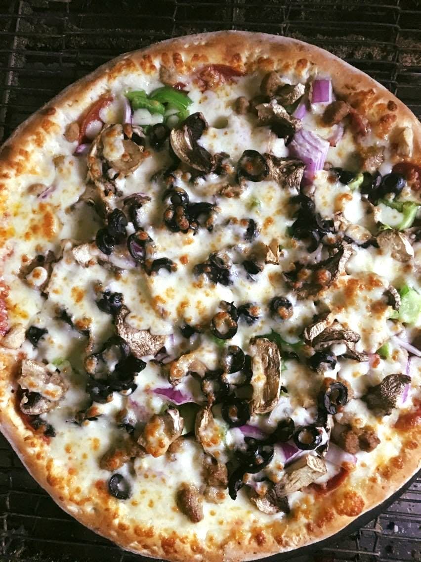 Classic Deluxe Pizza