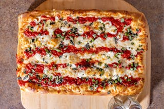 Nonna’s Classic Pizza