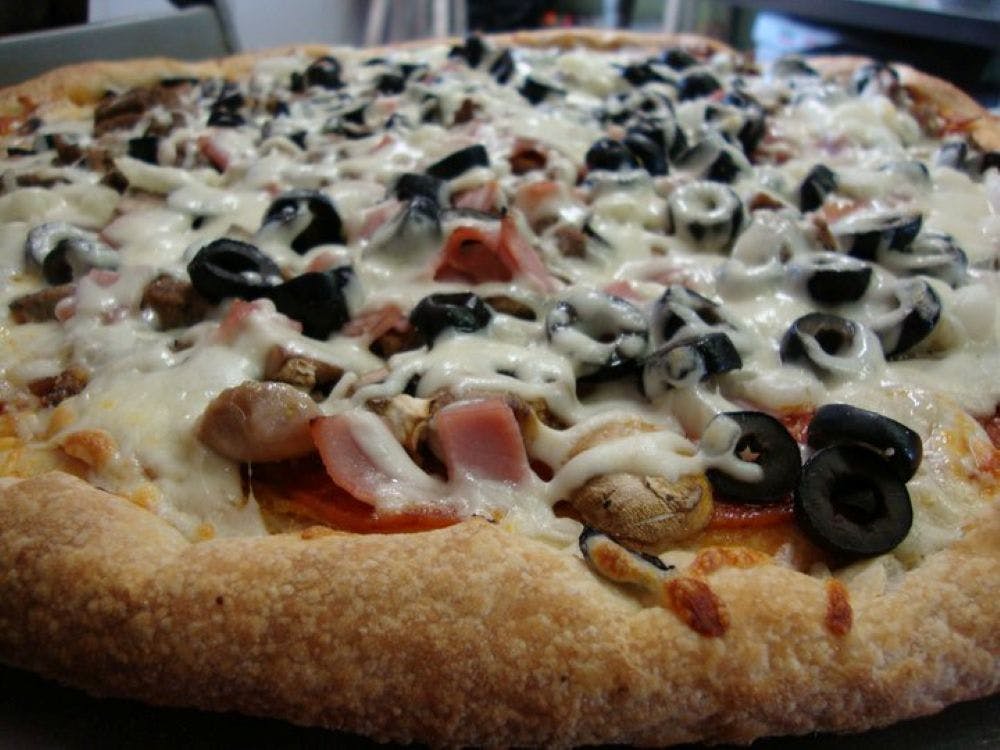 Central Deluxe Pizza