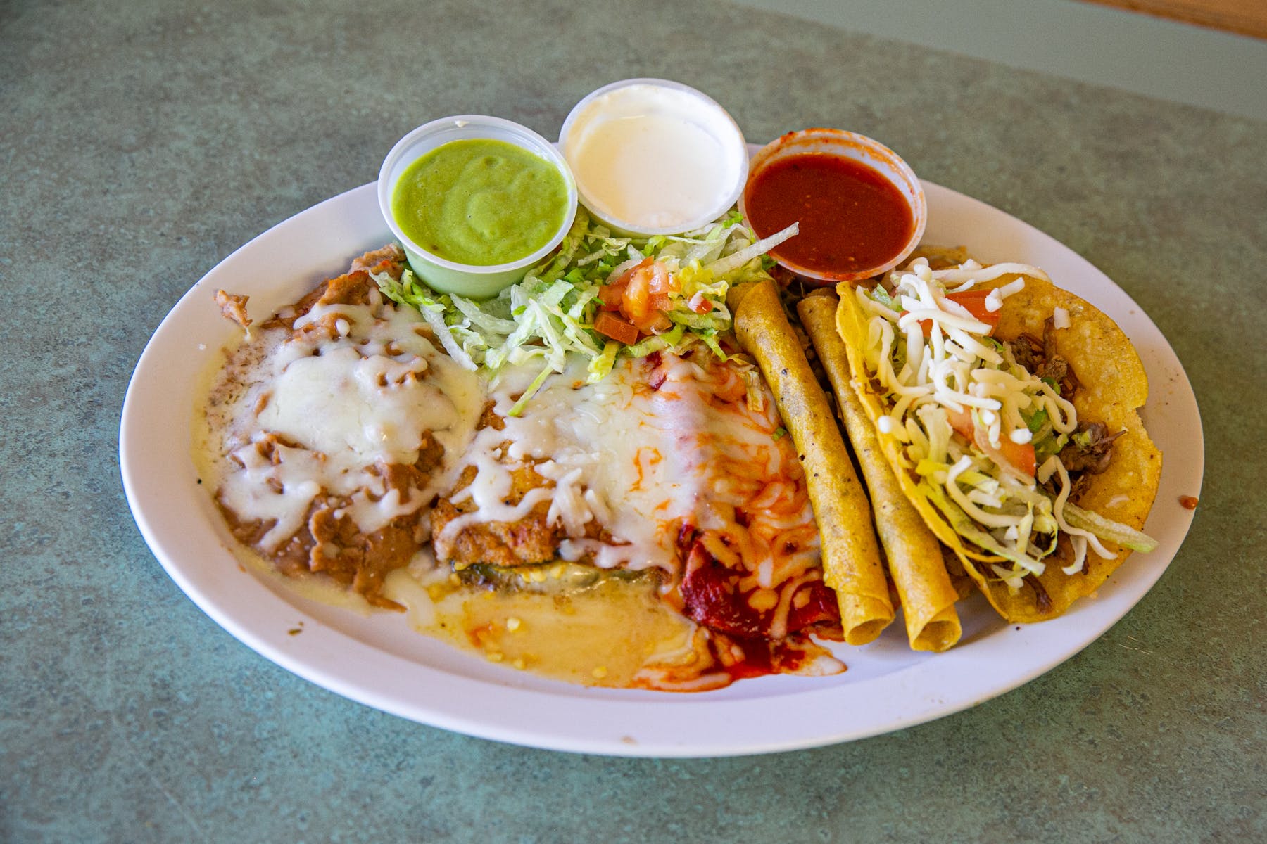 Emilianos Pizza & Mexican Food Menu: Pizza Delivery Vinton, TX - Order |  Slice