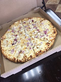 Golden Garlic Chicken Pizza