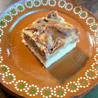 Apple Caramel Crumb Cake
