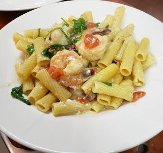 Rigatoni shrimp arugula  Catering