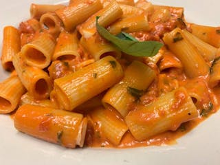 Rigatoni with Vodka Sauce