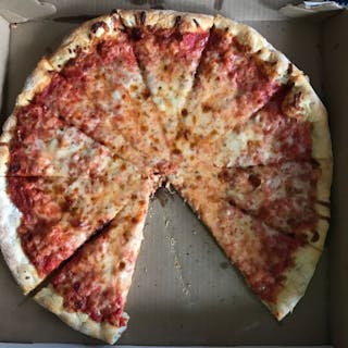 Traditional Mozzarella Pizza