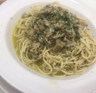 Spaghetti with White Clam Sauce