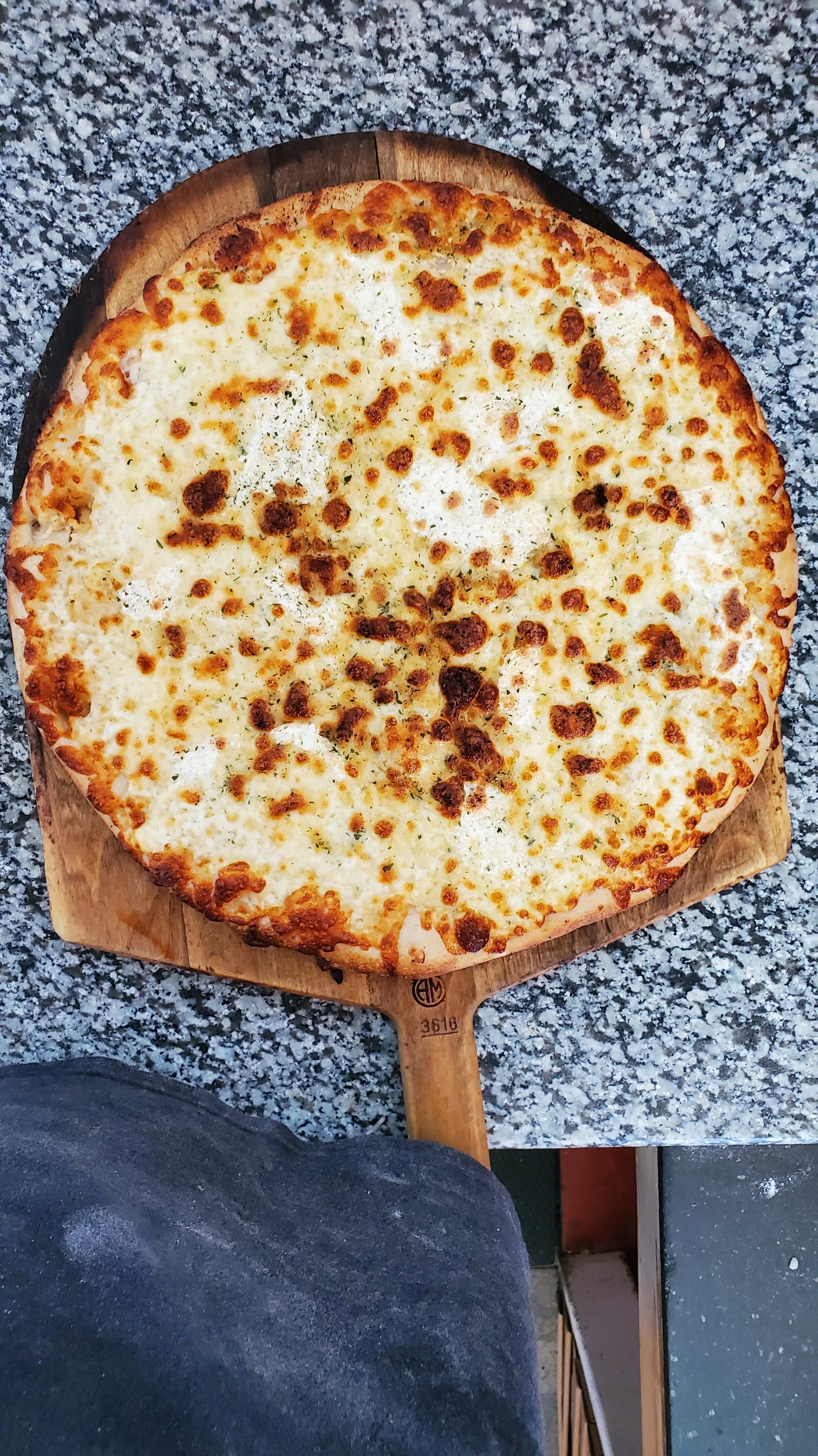 White Garlic Pizza