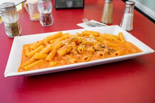 Rigatoni with Vodka Sauce