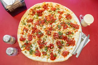Tomato, Garlic & Basil Pizza