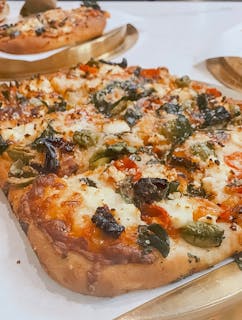 Garlic Veggie Pizza
