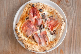 Funghi e Prosciutto Pizza