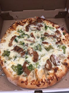 Chicken & Broccoli Alfredo Pizza