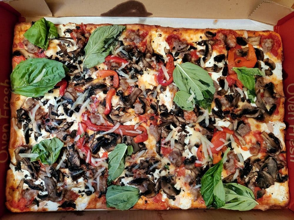 Order Gloria Whole Pizza - 8 Slices food online from Nonnas 1977 Bell Blvd store, Queens on bringmethat.com