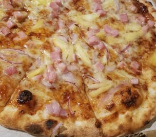 BBQ Hawiian Pizza