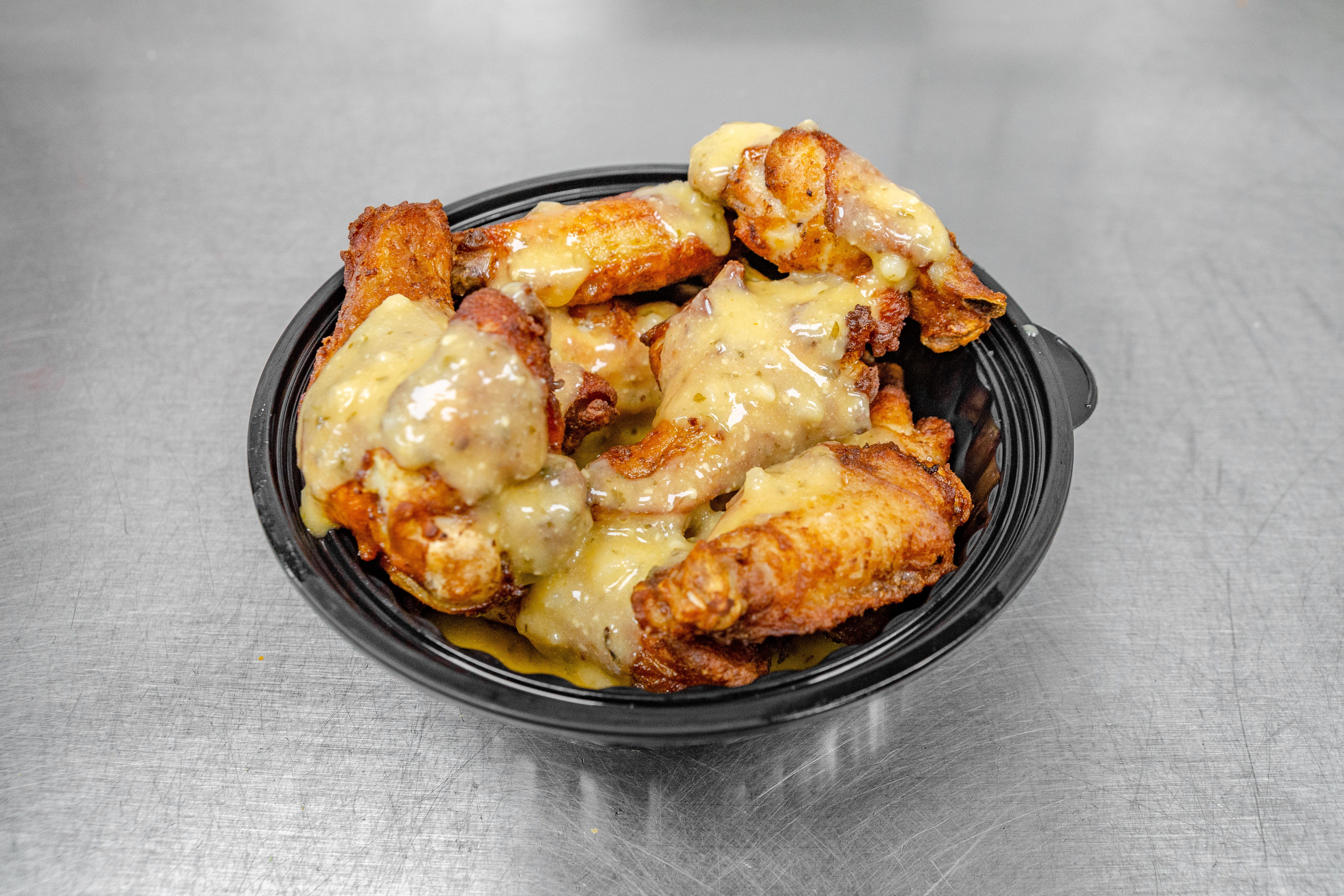 Order 3. Garlic Parmesan Chicken Wings - 8 Pieces food online from Little Cheers Pizza store, Queens on bringmethat.com