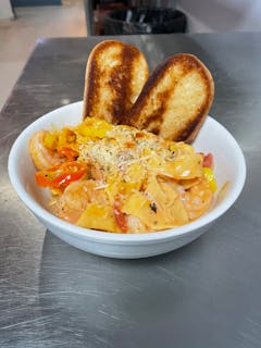 Sriracha Shrimp Alfredo Pasta