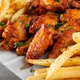 Chicken Wings (6) and Fries (Alitas de pollo)