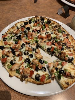 Creamy Garlic Chicken Pizza