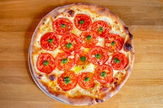 Amore Caprese Pizza