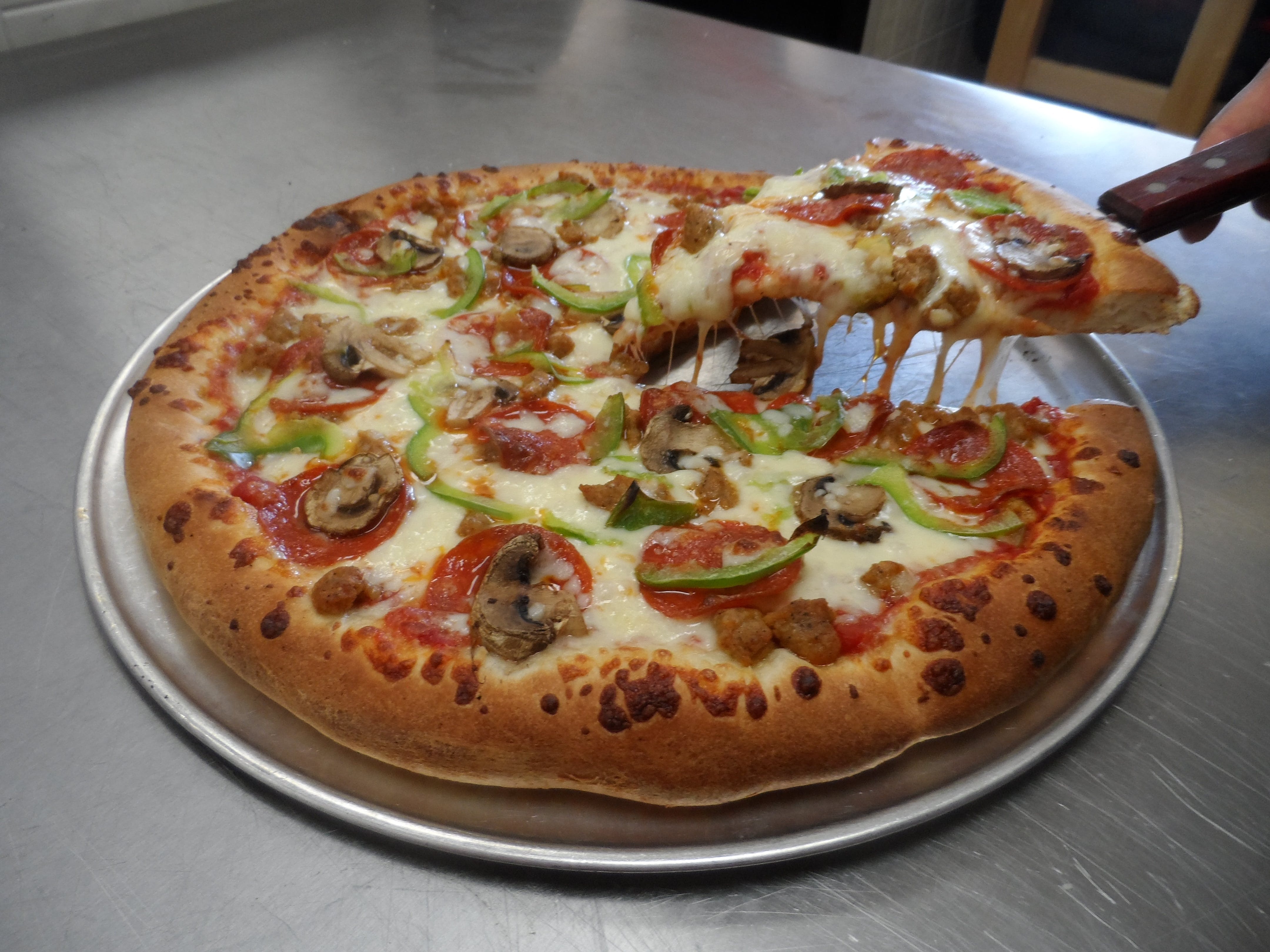 Deluxe Pizza
