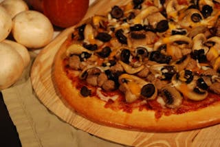 Nick-N-Willy’s Classic Pizza