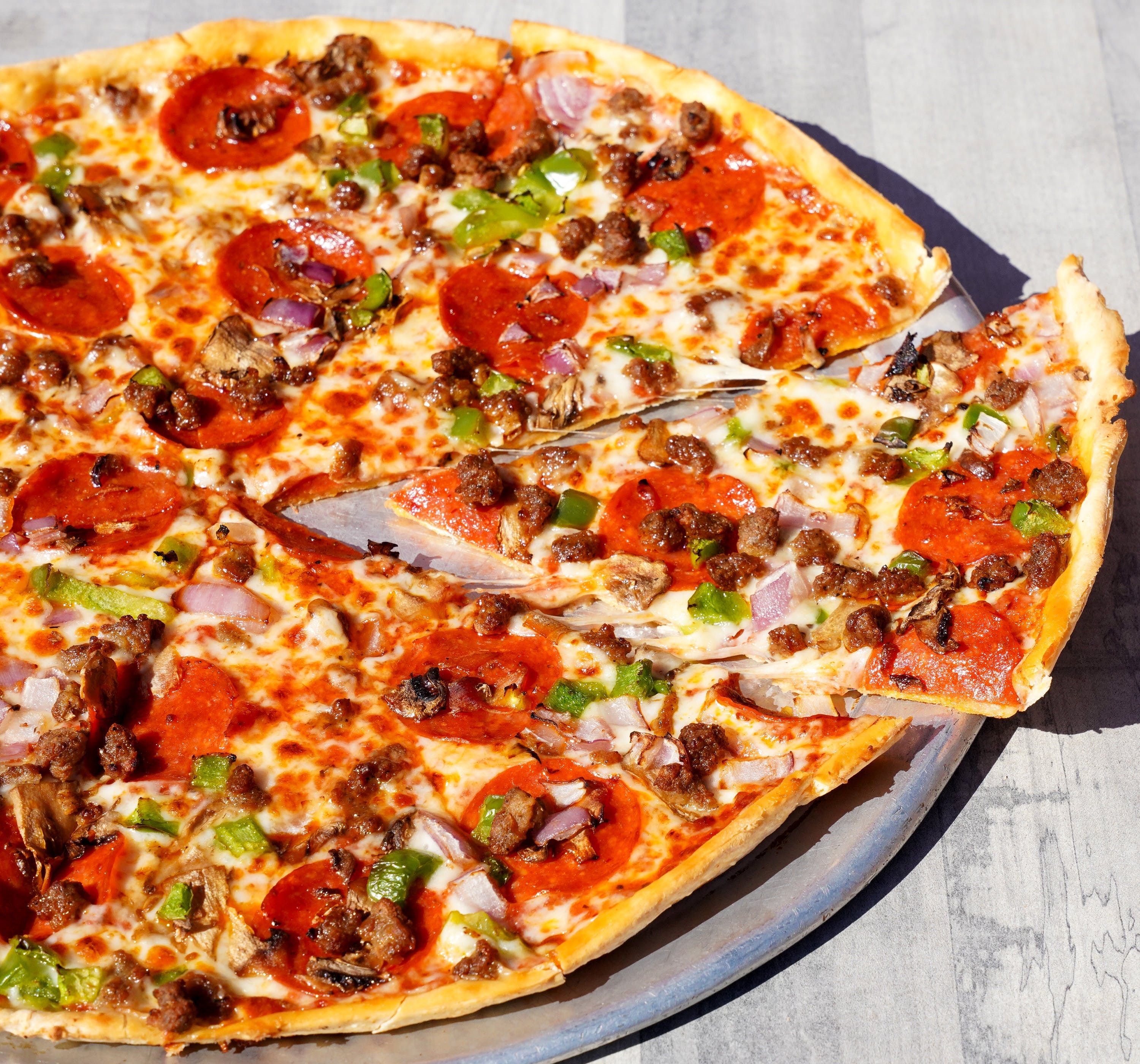 Thin Crust Razorback Supreme Pizza
