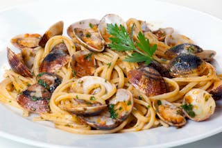 Linguini & Clams Red Sauce Platter