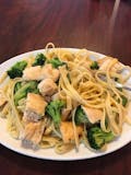 Pasta with Chicken, Broccoli, Garlic & Oil