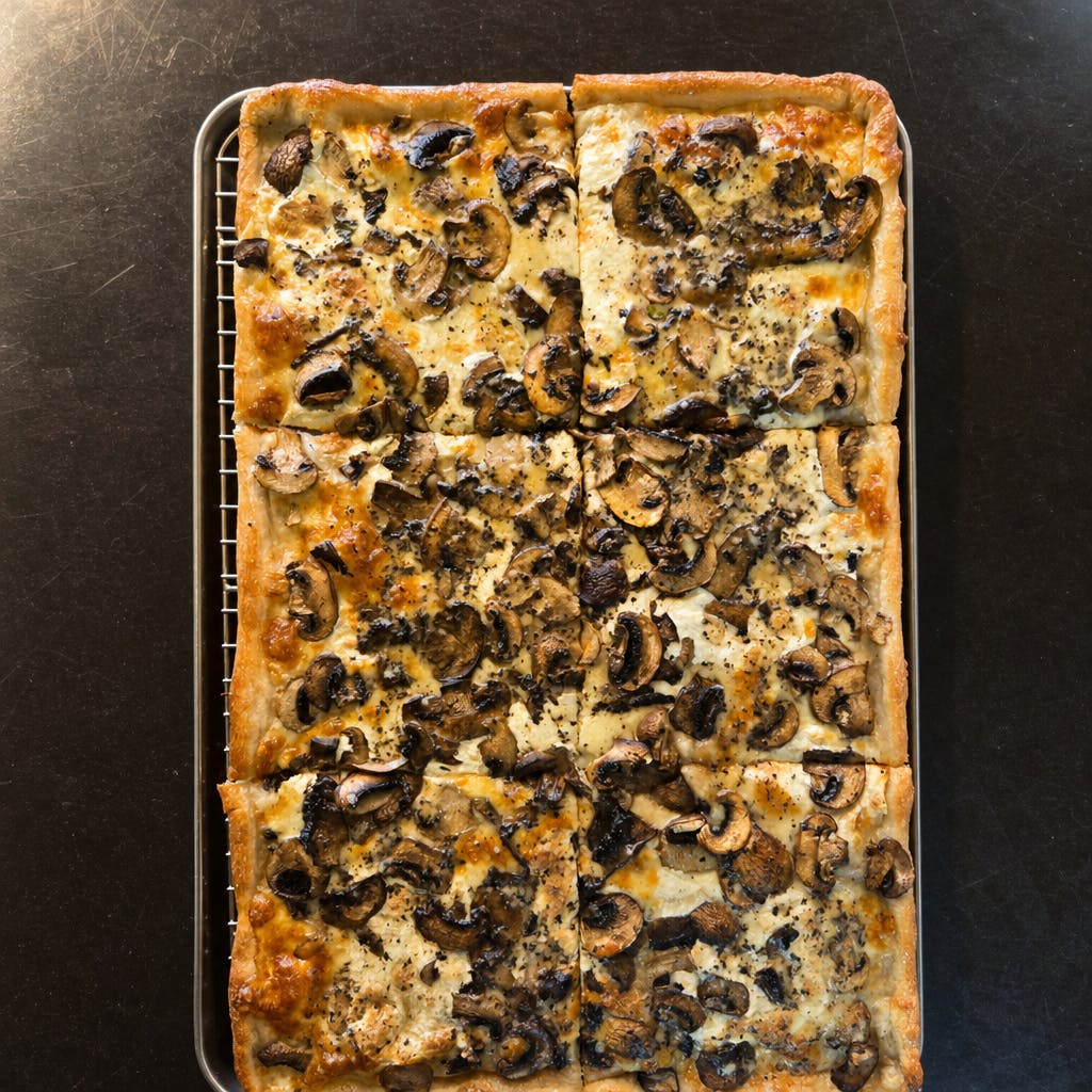 (L) Truffle Mushroom Pizza