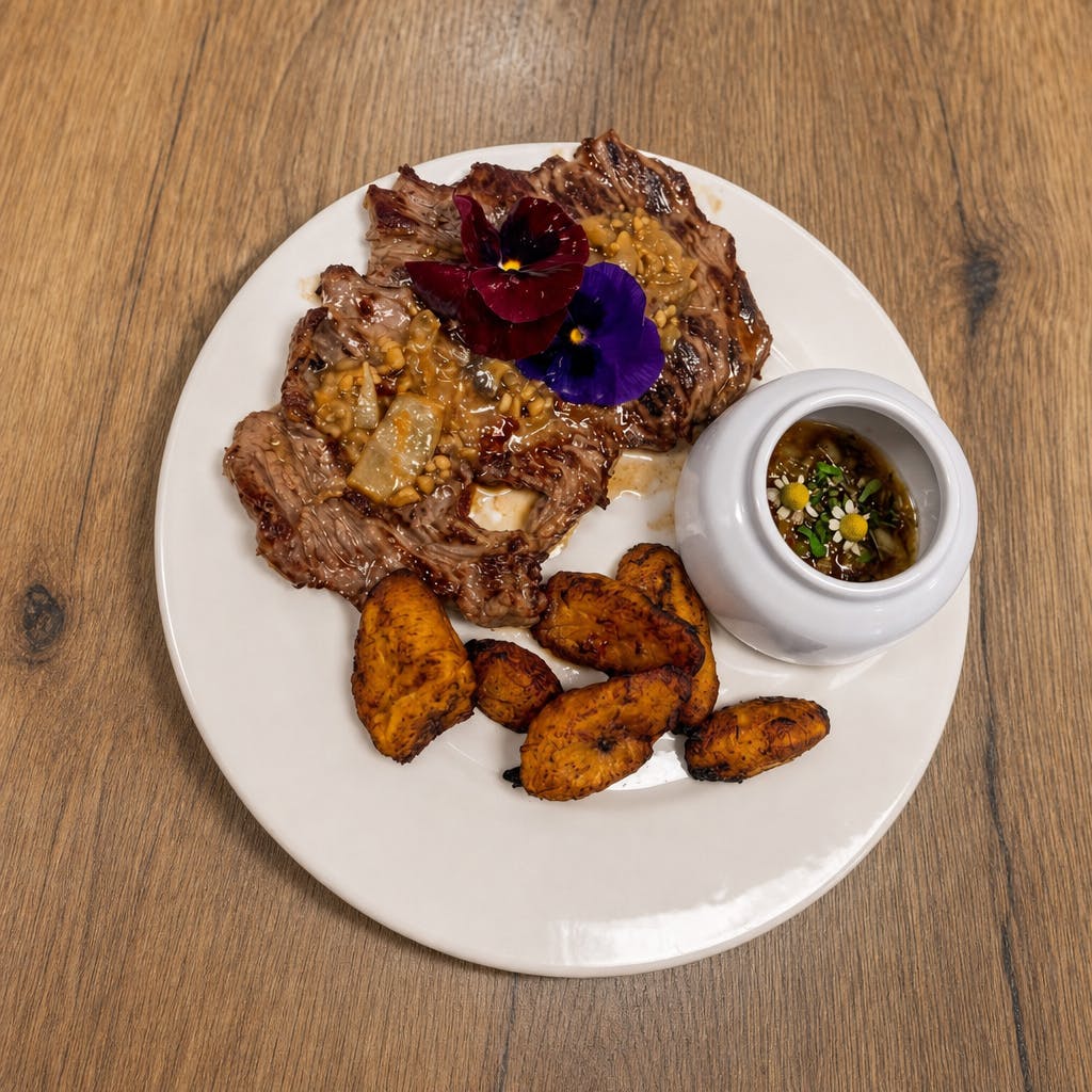 Bistec De Res Encebollado _Steak
